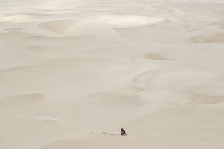 La Dakar 2019 si corre interamente in Perù e su un tracciato quasi interamente nel deserto. Ecco alcuni spettacolari passaggi della gara tra le dune. Ap 